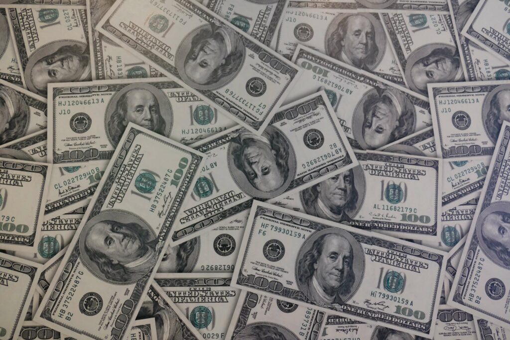 100 U.S. dollar banknotes