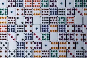 Multicolor domino tiles (how to play)