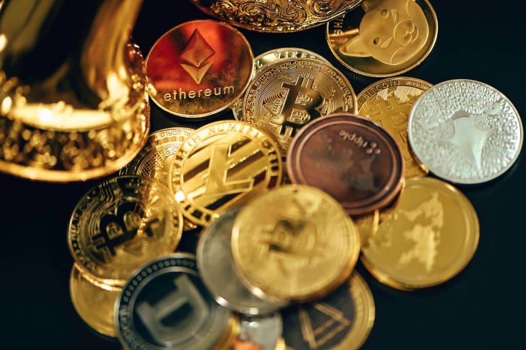 عملات رقمية معدنية متنوعة